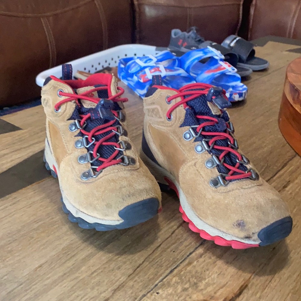 Kids Columbia boots